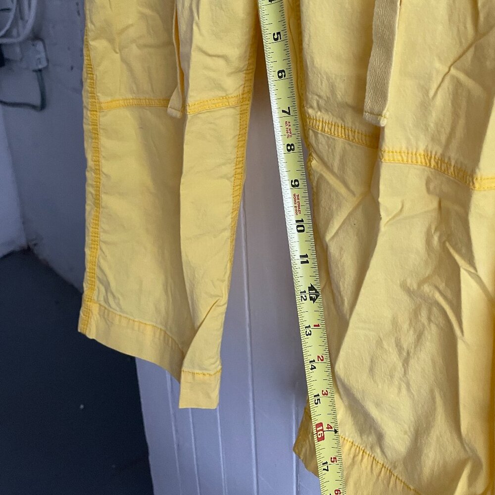 NEW YORK & COMPANY Soft Banana Yellow Gorgeous VINTAGE Capris. NY & Co - Picture 8 of 12